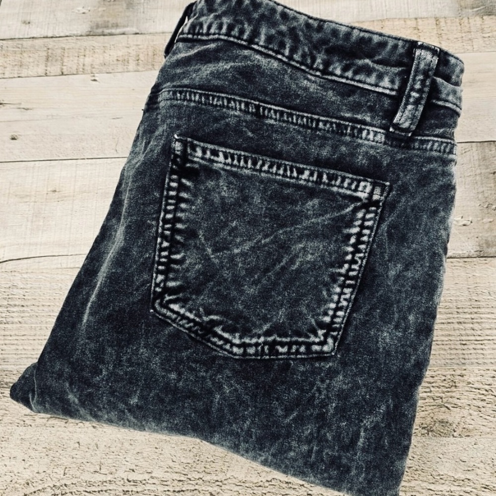 Eileen Fisher Mineral Wash Black
Velvet Jeans Women’s Size 12
